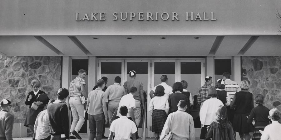 Students entering Lake Superior Hall